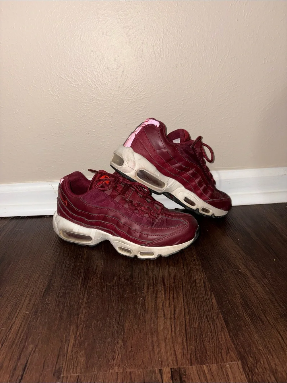 Nike Air Max 95 Sneakers Burgundy Women’s
